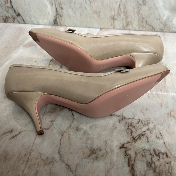 Prada Pointed Toe Pump NWOT - Picture 4 of 8